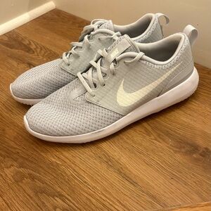 Men’s Nike Light Gray Golf Shoes Size 11 - Worn Once